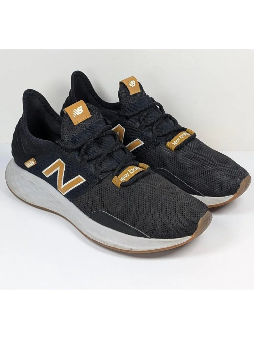 NEW BALANCE Fresh Foam ROAV Running Black Tan Mens Size 11 2E EE Wide Sneakers